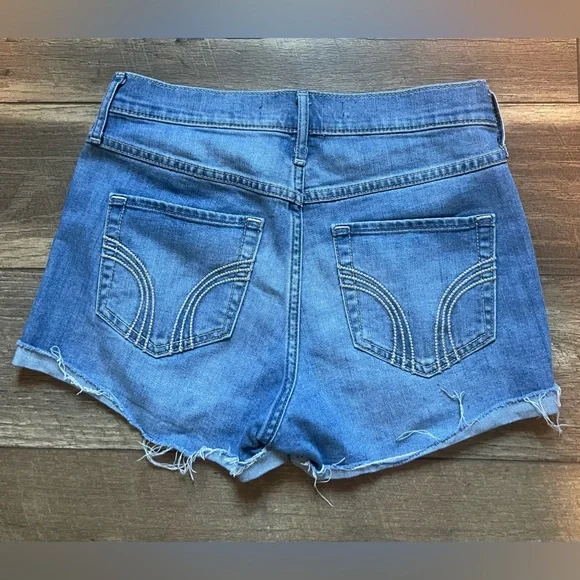 Hollister Short-Short Junior’s Jean Shorts Sz 3 W26 - Picture 2 of 3